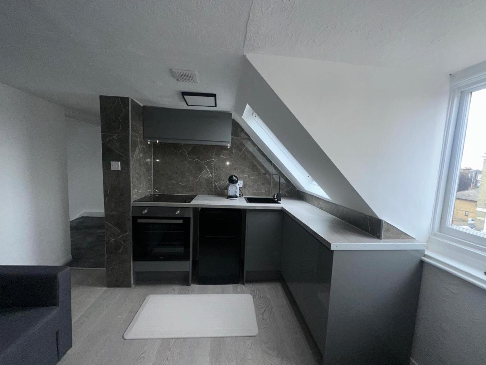 New One Bedroom In Chiswick Apartment London